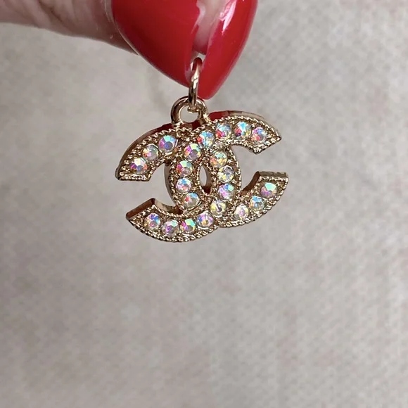 Iridescent Crystal Pull Charm - Picture 1 of 4